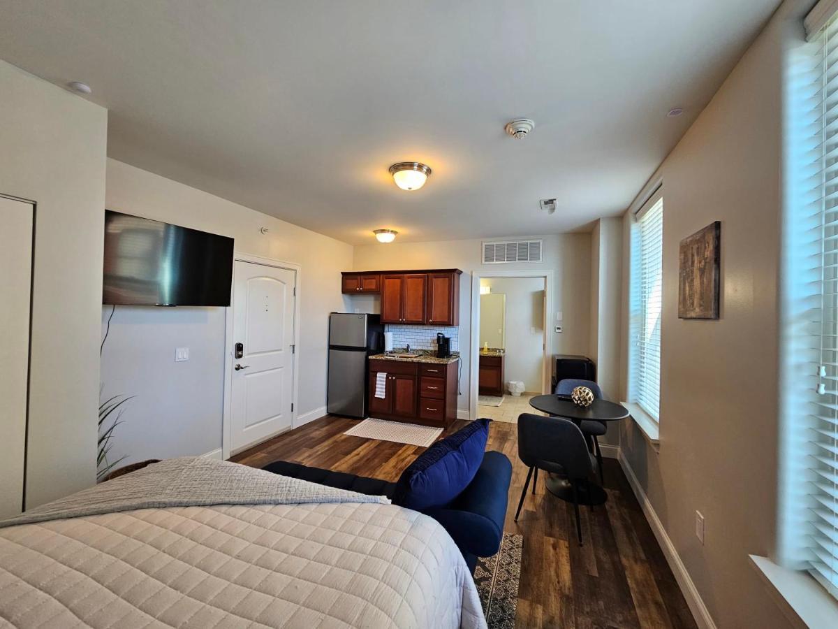 Cozy Stay At The Inman - 214 Champaign Exterior photo